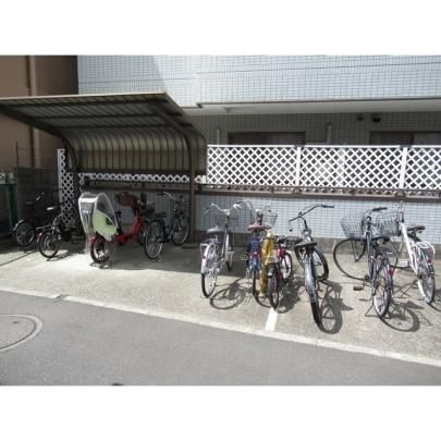 【建物外観】　自転車置場