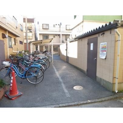 【建物外観】　自転車・ゴミ置場