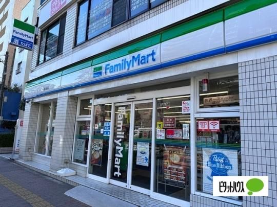 �y���Ӂz�@�t�@�~���[�}�[�g���哇�X�F122m